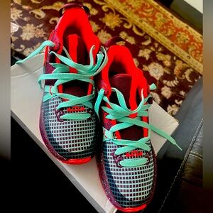 NEW unworn in Nike Box LeBron Witness 7 SE Basketball Sneaker - Kids' Youth 3.5